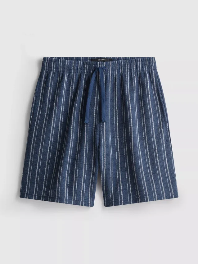 Calções de pijama às riscas