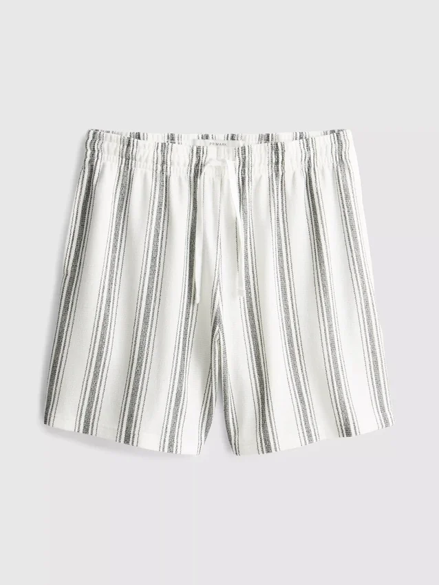 Calções de pijama às riscas