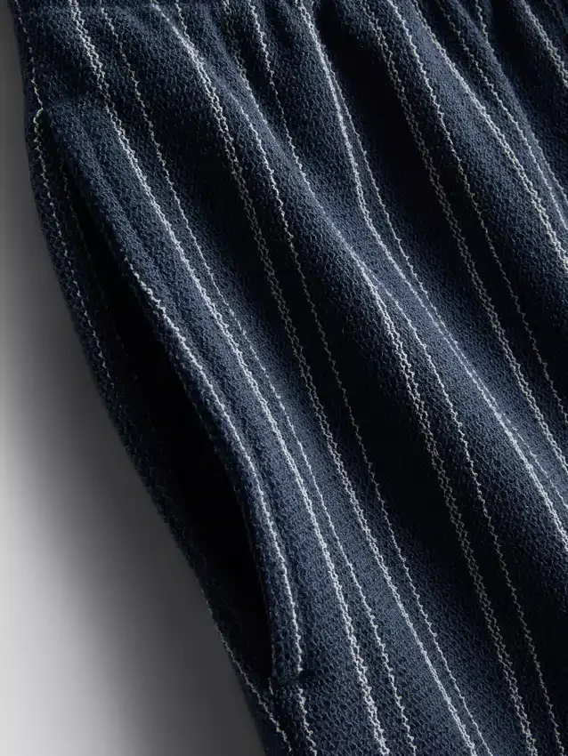 Calções de pijama às riscas