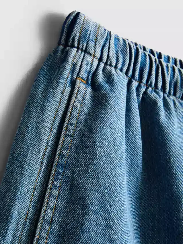Calções jogger em ganga de algodão