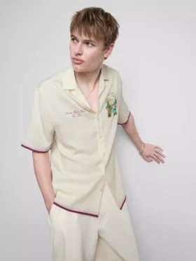 Camisa com gola revere e estampado paisagístico