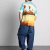 Camisa com gola revere e estampado paisagístico