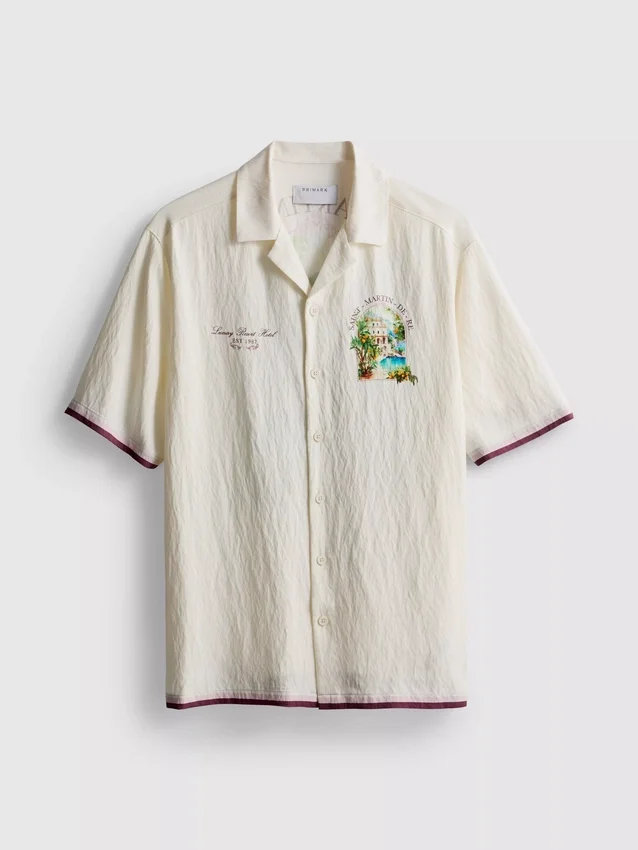 Camisa com gola revere e estampado paisagístico