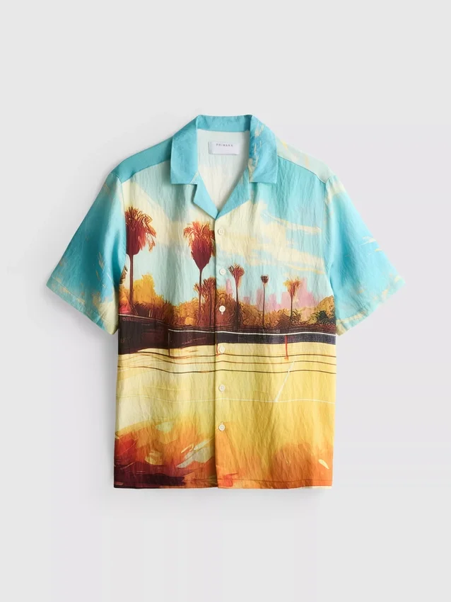Camisa com gola revere e estampado paisagístico