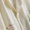 Camisa com gola revere e estampado paisagístico