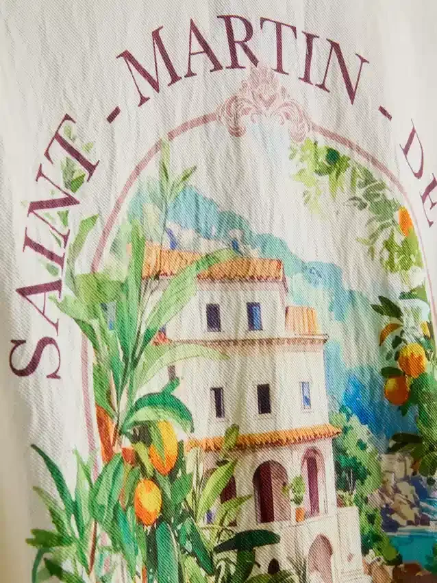 Camisa com gola revere e estampado paisagístico