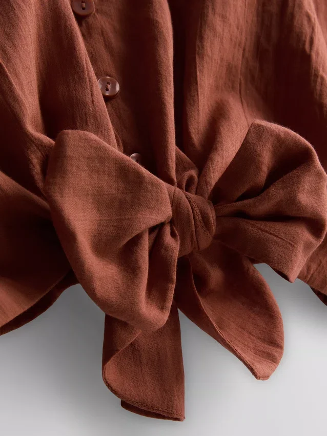 Camisa curta de algodão com laço à frente