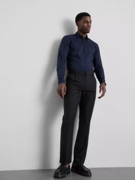 Camisa de botões elástica de corte justo