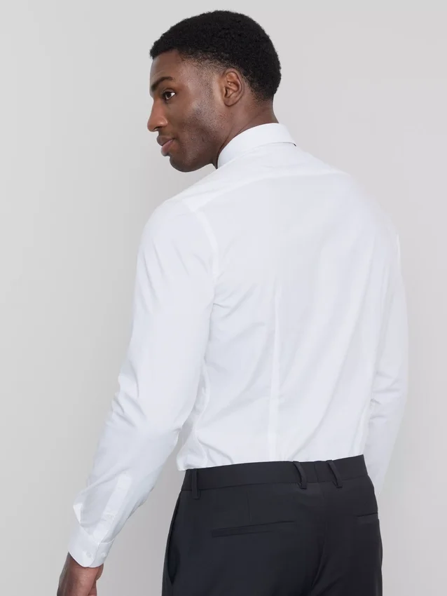 Camisa de botões elástica de corte justo