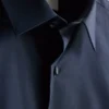 Camisa de botões elástica de corte justo