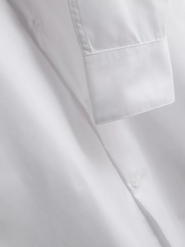 Camisa de botões elástica de corte justo
