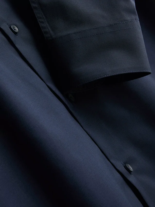 Camisa de botões elástica de corte justo