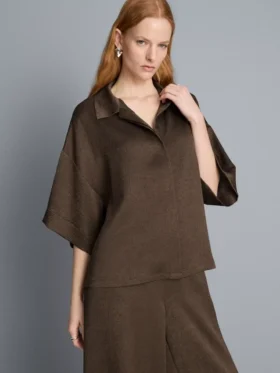 Camisa de cetim texturado de corte descontraído