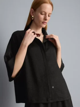 Camisa de cetim texturado de corte descontraído
