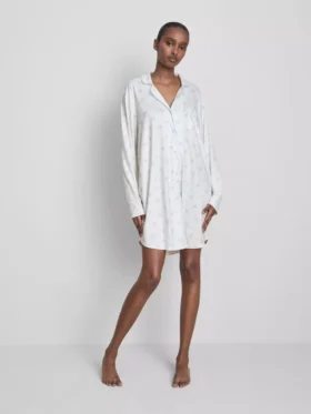 Camisa de dormir larga estilo «boyfriend» com estampado