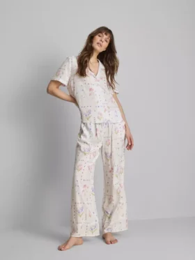 Camisa de pijama de calção de manga curta com padrão floral