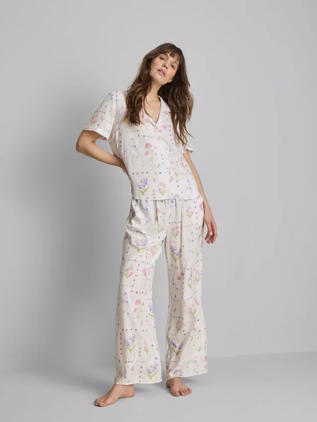 Camisa de pijama de calção de manga curta com padrão floral