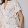 Camisa de pijama de calção de manga curta com padrão floral