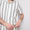 Camisa de pijama às riscas