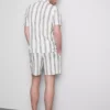 Camisa de pijama às riscas