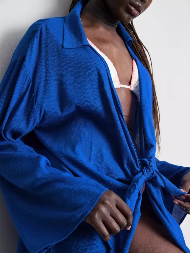 Camisa de praia com laço à frente