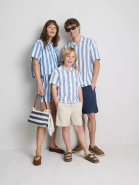 Camisa de praia de corte descontraído com riscas
