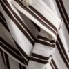 Camisa descontraída com botões e bainha curva