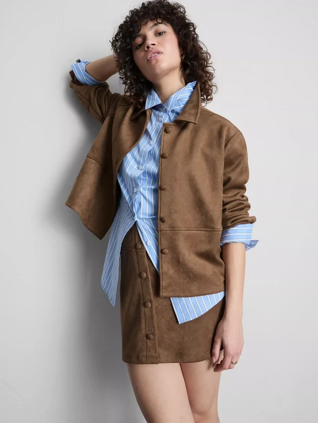Camisa folgada em imitação de camurça