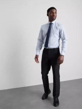 Camisa formal às riscas