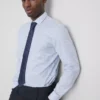 Camisa formal às riscas