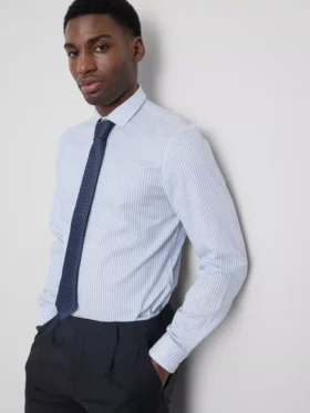 Camisa formal às riscas