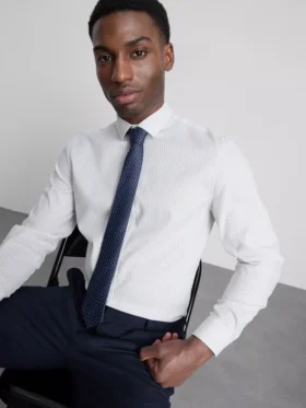 Camisa formal às riscas