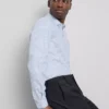 Camisa formal às riscas