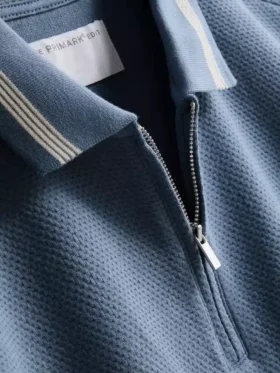 Camisa polo com gola com fecho e textura