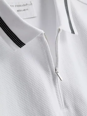 Camisa polo com gola com fecho e textura