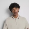 Camisa polo com gola com fecho e textura