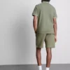 Camisa polo com gola com fecho e textura