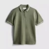 Camisa polo com gola com fecho e textura