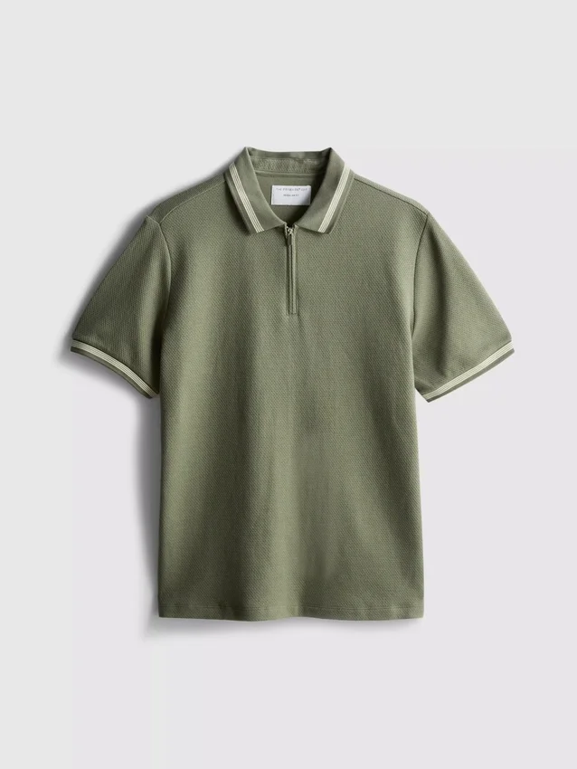 Camisa polo com gola com fecho e textura
