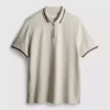 Camisa polo com gola com fecho e textura
