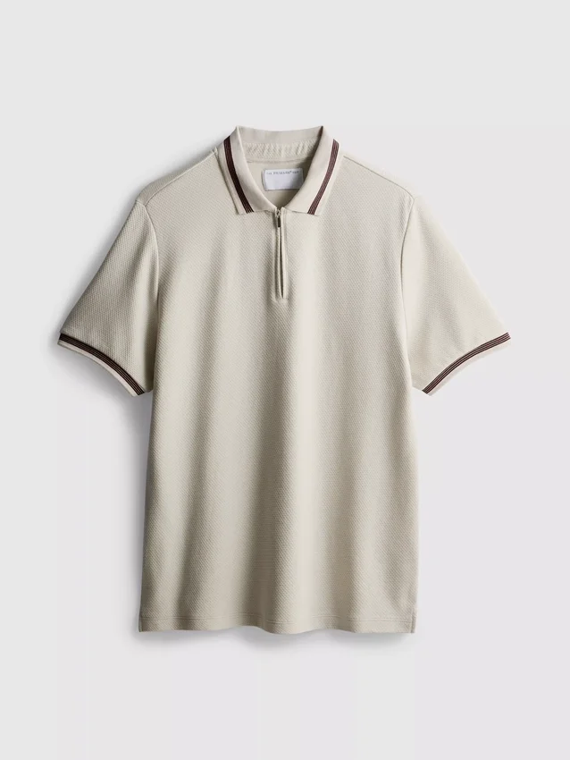 Camisa polo com gola com fecho e textura