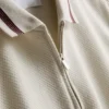 Camisa polo com gola com fecho e textura