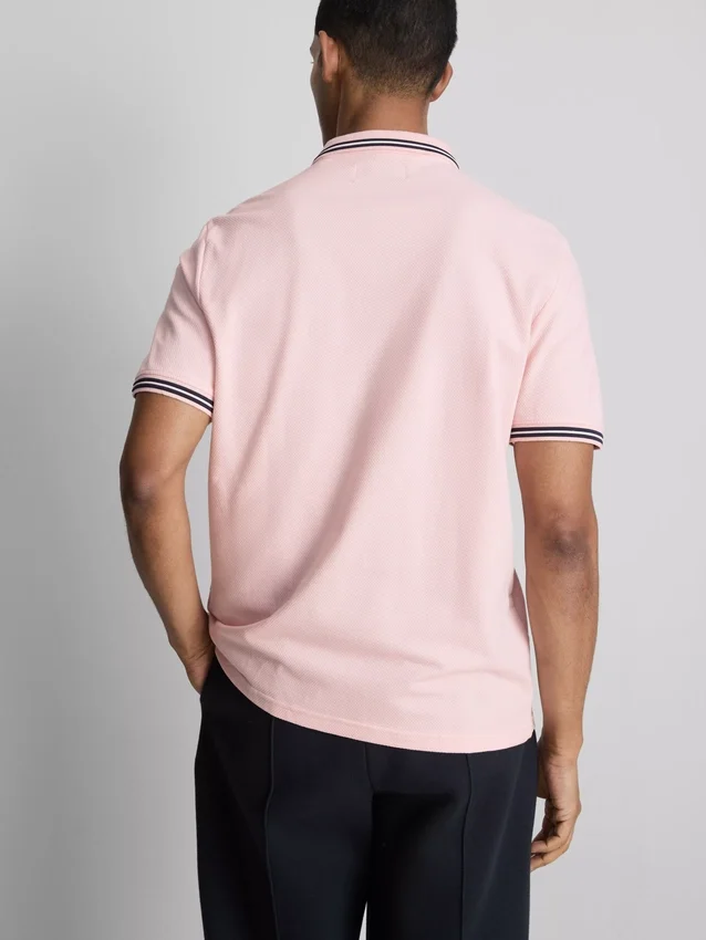 Camisa polo com gola com ponta