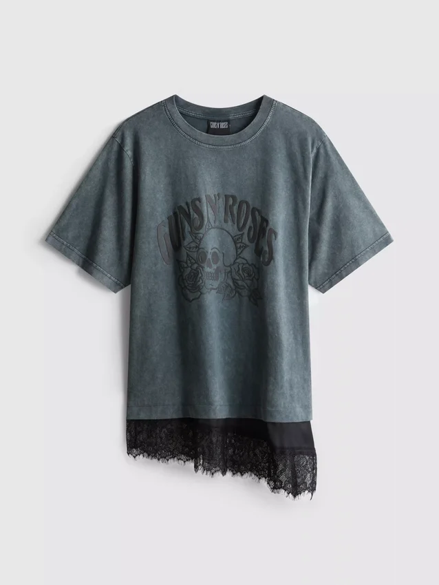 Camisas com acabamento em renda dos Guns N’ Roses