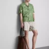 Camisas com colarinho reverso floral