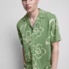 Camisas com colarinho reverso floral