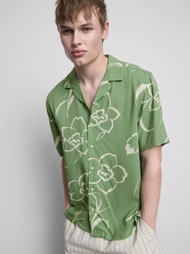 Camisas com colarinho reverso floral