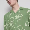 Camisas com colarinho reverso floral