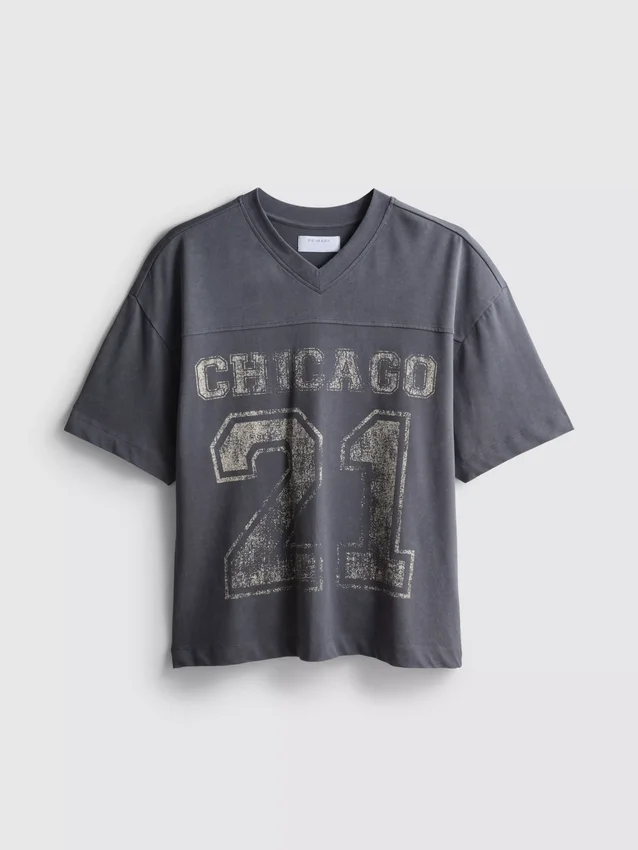 Camisas com decote em V e estampado de Chicago