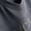 Camisas com decote em V e estampado de Chicago